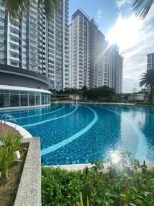 a large swimming pool in a city with tall buildings at Casa Budi Dwiputra 15 Putrajaya in Putrajaya