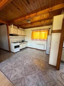 a large kitchen with a large tiled floor at Casa 48 in El Calafate