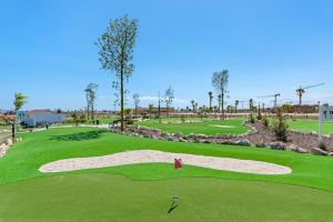 - Vistas al campo de golf de un complejo en Santa Rosalía Apartment, en Torre-Pacheco