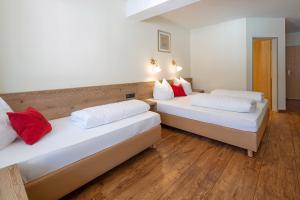 Letto o letti in una camera di Ferienhotel Fuchs