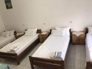a room with two twin beds in a room at Hostel Mateo in Gjirokastër