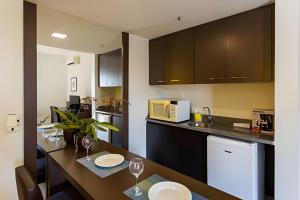 A kitchen or kitchenette at Hotel Bonaparte Brasília - OZPED Flats
