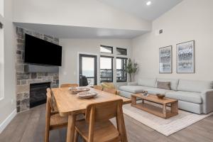 TV/trung tâm giải trí tại Luxury Stays Club B6 301, Lovely 3br condo, New Deer Valley 1 min, Park City 10 min