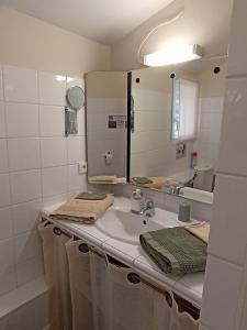Koupelna v ubytování " LE CHABASSOLE " CHAMBRES D'HÔTES - GORGES du VERDON