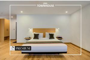 a bedroom with a bed in a room at Townhouse 165 Netaji Road in Ahmedabad
