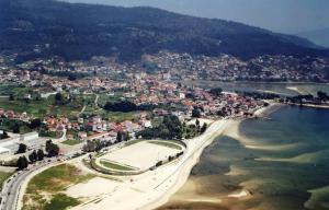 モアーニャにあるA Ruliñaの水辺の町の航空写真