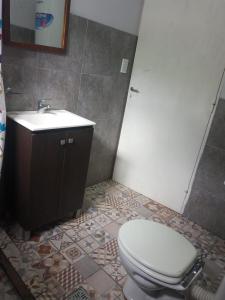 a bathroom with a toilet and a sink at Cultura Serrana in La Paz
