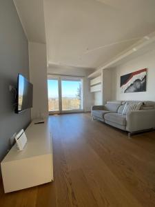 Μια τηλεόραση ή/και κέντρο ψυχαγωγίας στο La Vista +5 φωτογραφίες
