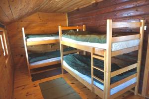 Palanda nebo palandy na pokoji v ubytování Guest House Montana