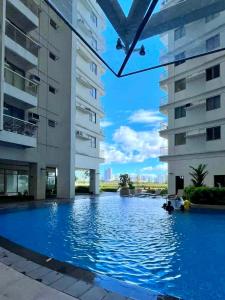 Bazén v ubytování 2br Unit at Asmara-near St Luke's nebo v jeho okolí