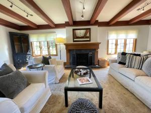 Gallery image of Timeless Tudor w/ Game Room, Pool Table & Hot Tub in San Jose