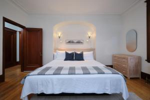 a bedroom with a large bed with a black and white blanket at Le Widor in Quebec City