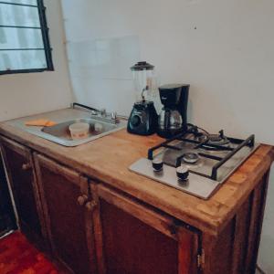 a kitchen counter with a stove and a blender on it at Bonito departamento y centrico in Lázaro Cárdenas