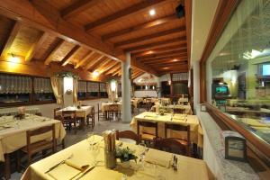 Restoran ili drugo mesto za obedovanje u objektu Hotel Tambò