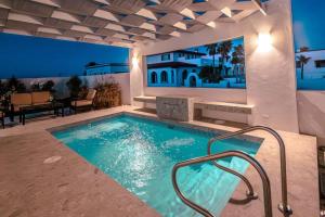 a swimming pool in the middle of a house at New 5 Br + Pool Luxury Beach Home Vista Hermosa in Puerto Peñasco +27 photos