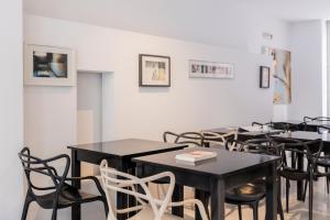 Reštaurácia alebo iné gastronomické zariadenie v ubytovaní Art Suites Athens