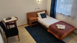 En eller flere senger på et rom på Hotel Sutoris