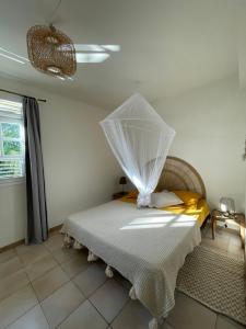 Voodi või voodid majutusasutuse Studio Rez de villa avec piscine toas