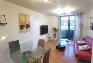 Et tv og/eller underholdning på Celaka Birmingham Central apartment, Free Indoor Parking