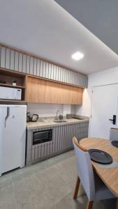 Køkken eller tekøkken på Apartamento ensolarado em condomínio clube