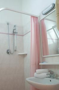 Ванная комната в Piccolo Hotel