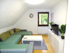 Uma área de estar em Zentrale Stadtwohnung bis zu 9 Personen in Kirchheim unter Teck