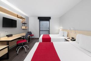Postel nebo postele na pokoji v ubytování City Express by Marriott Silao Aeropuerto
