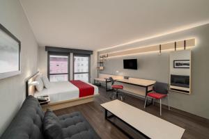 a hotel room with a bed and a desk at City Express by Marriott Silao Aeropuerto in Silao