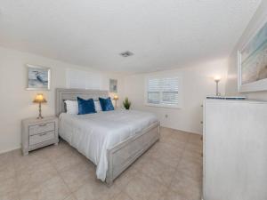 Cama o camas de una habitación en Alligator Escape - Heated pool haven just minutes from Venice beaches