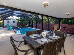 Piscina en o cerca de Alligator Escape - Heated pool haven just minutes from Venice beaches