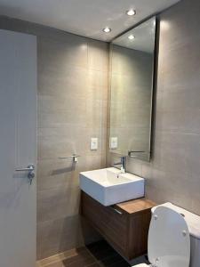 Ένα μπάνιο στο Departamento Punta del Este