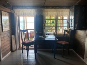 Ruang duduk di House by the Sea