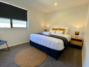 Un pat sau paturi într-o cameră la Executive Comfort