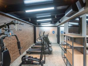 The fitness centre and/or fitness facilities at ibis Curitiba Batel
