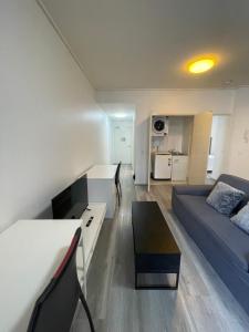 Ett kök eller pentry på Entire 2 bedrooms Security Apartment