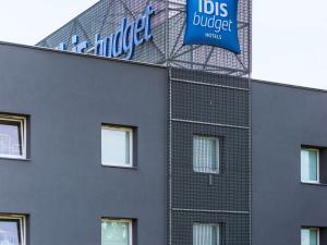 a building with a sign on the side of it at Ibis Budget Sarrebourg Buhl in Sarrebourg