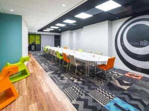 Гостиная зона в ibis Styles Deauville Centre