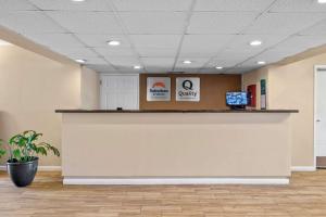 a lobby with a reception counter in a building at Quality Inn Kingsland in Kingsland