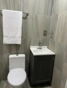 Koupelna v ubytování Apartamentos AEROPUERTO