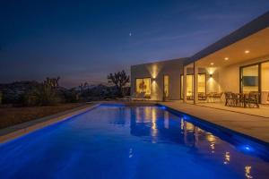 Fotografie z fotogalerie ubytování Mars Landing- Heated Pool / Spa / Boulders / Views / Fire Pit v destinaci Yucca Valley