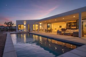 Fotografie z fotogalerie ubytování Mars Landing- Heated Pool / Spa / Boulders / Views / Fire Pit v destinaci Yucca Valley