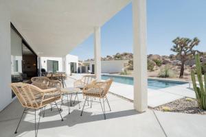 Fotografie z fotogalerie ubytování Mars Landing- Heated Pool / Spa / Boulders / Views / Fire Pit v destinaci Yucca Valley