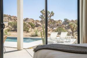 Fotografie z fotogalerie ubytování Mars Landing- Heated Pool / Spa / Boulders / Views / Fire Pit v destinaci Yucca Valley