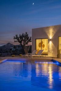 Fotografie z fotogalerie ubytování Mars Landing- Heated Pool / Spa / Boulders / Views / Fire Pit v destinaci Yucca Valley
