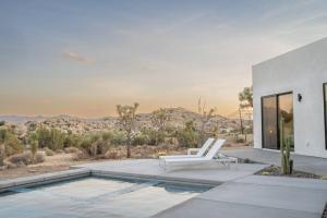 Fotografie z fotogalerie ubytování Mars Landing- Heated Pool / Spa / Boulders / Views / Fire Pit v destinaci Yucca Valley