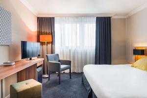 Postel nebo postele na pokoji v ubytování Best Western Hotel Atrium Valence
