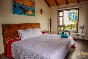 מיטה או מיטות בחדר ב-Hotel Las Palmeras Gachancipa