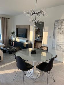 Gallery image of Modern Luxury 2-Bedroom Condo in Langley