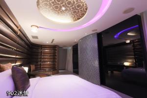 Postel nebo postele na pokoji v ubytování Chimei Fashion Hotel