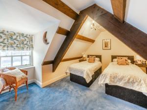 two beds in a room with a attic at Moonlight Apartment - Uk46023 in Durham